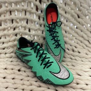 Nike cleats size 6